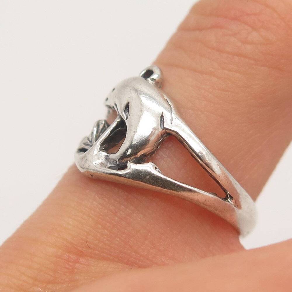 925 Sterling Silver Vintage Friendly Dolphin Ring Size 5 - Picture 2 of 8